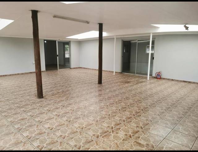 6 BEDROOM HOUSE FOR SALE IN RIVERSDALE